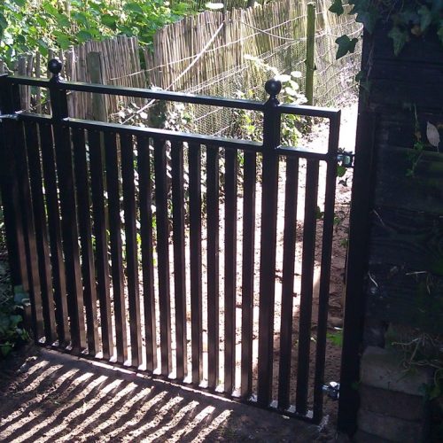 Tuinhek, afgewerkt met poedercoating